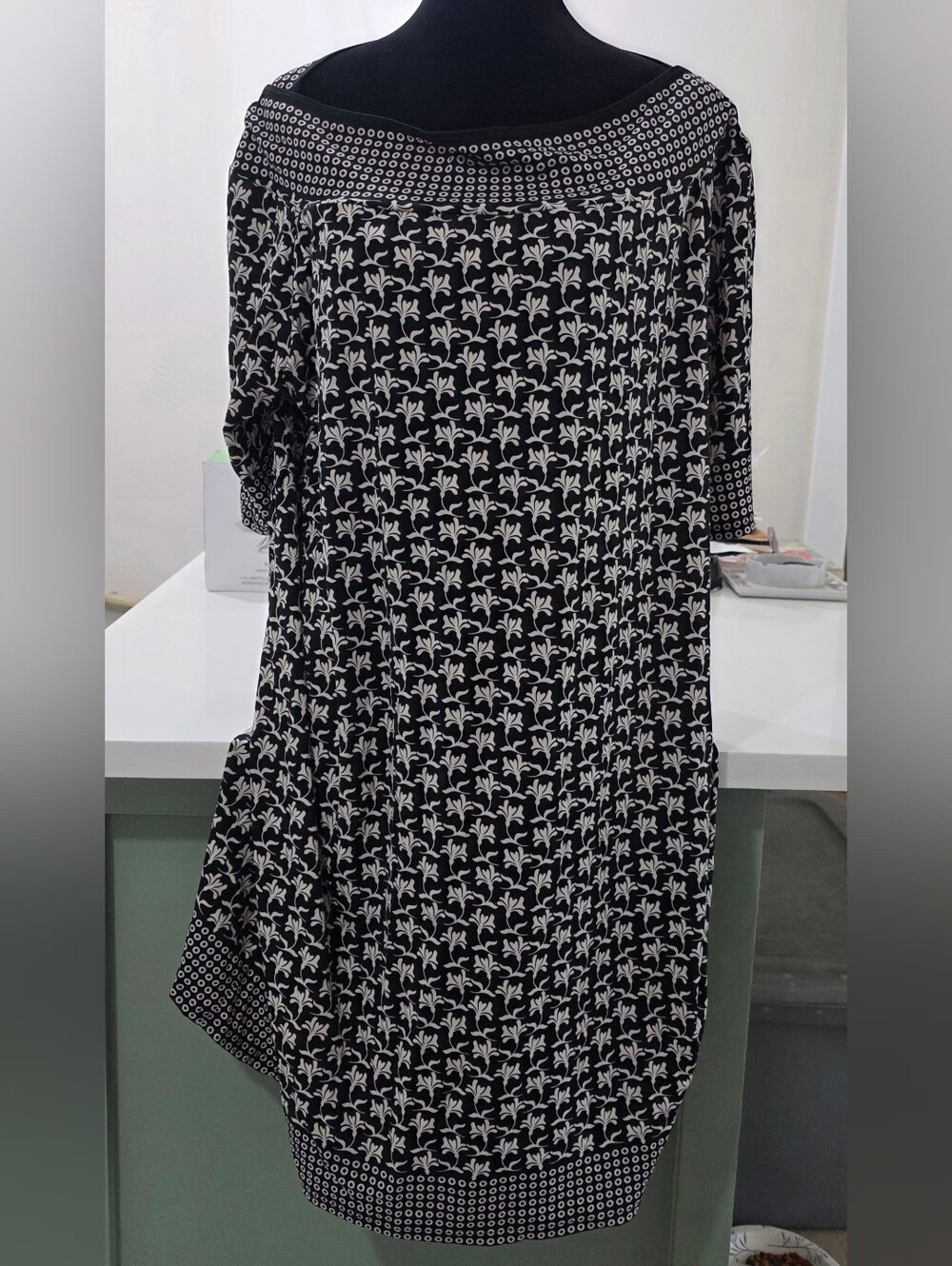 Max Studio black and white  short-sleeve boatneck shift dress sx 2X. NWOT